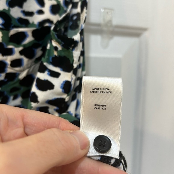 NWT Beach Lunch Lounge Janera Animal Print Top Size M Button Down Front Knot - Picture 8 of 8